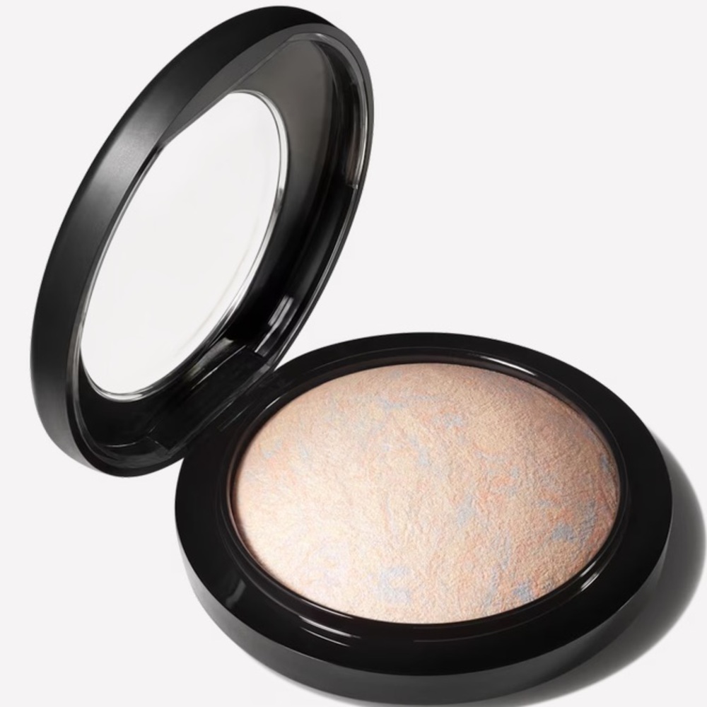 MAC Mineralize Skinfinish Powder Highlighter - Picture 11 of 17